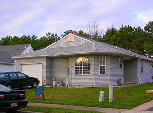18 Oakengates Dr, Toms River, NJ