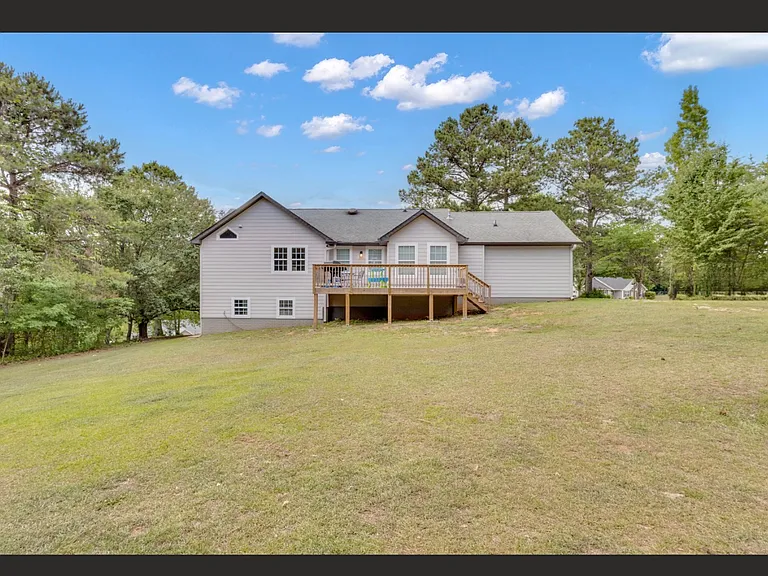 61 Brenda Ct — Photo 42