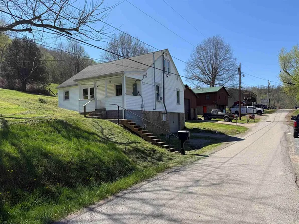 605 Sheridan St, Glenville, WV 26351