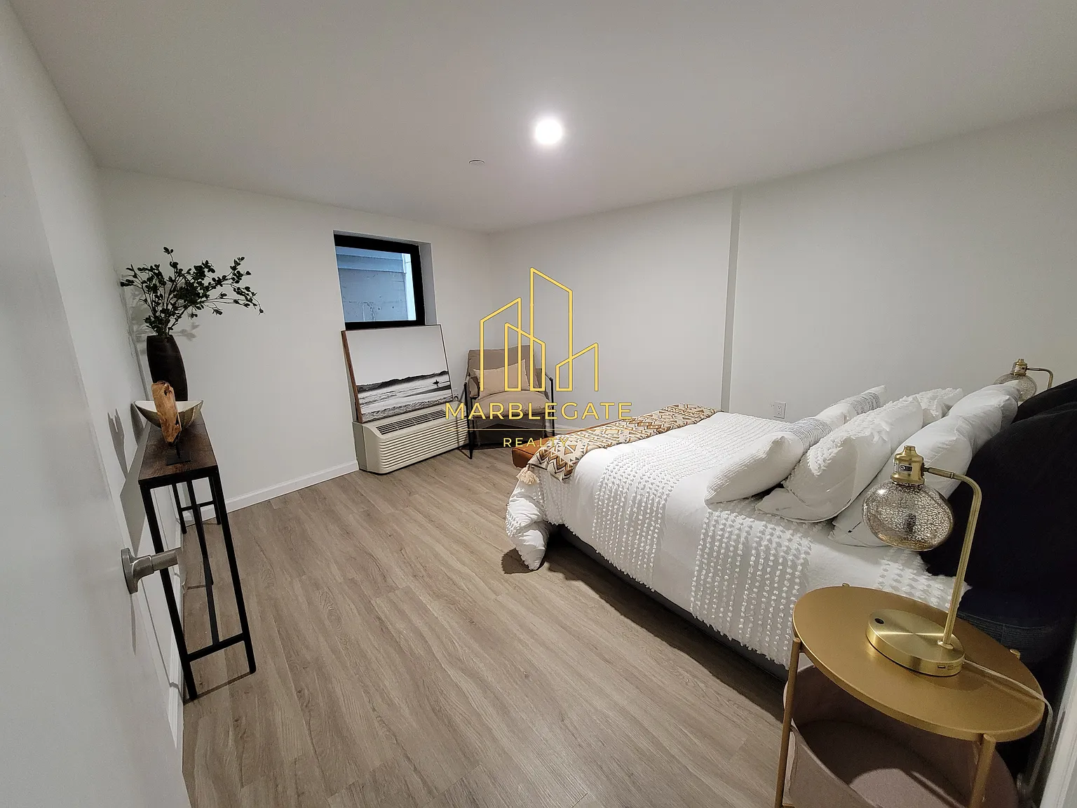 3 bed, 1050 sqft, $3,100 — Photo 1