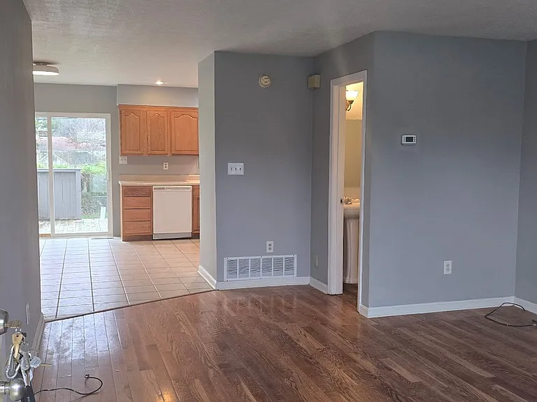 821 Brian Ct — Photo 3