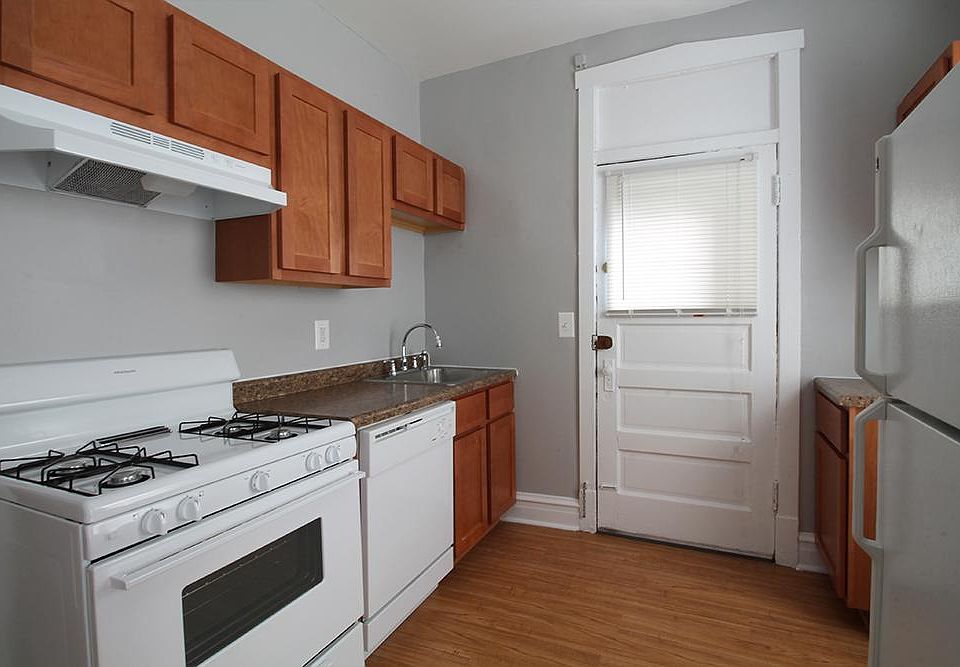 2nd image of 438 N Austin Blvd APT 3G