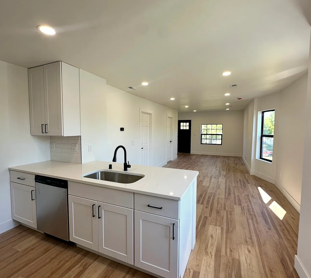 3 bed, 1500 sqft, $2,000 — Photo 1