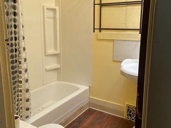 4th image of 406-412 10th St N #724fe1b55