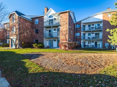 1345 Cunat Ct APT 2D, Lake In The Hills, IL, 60156