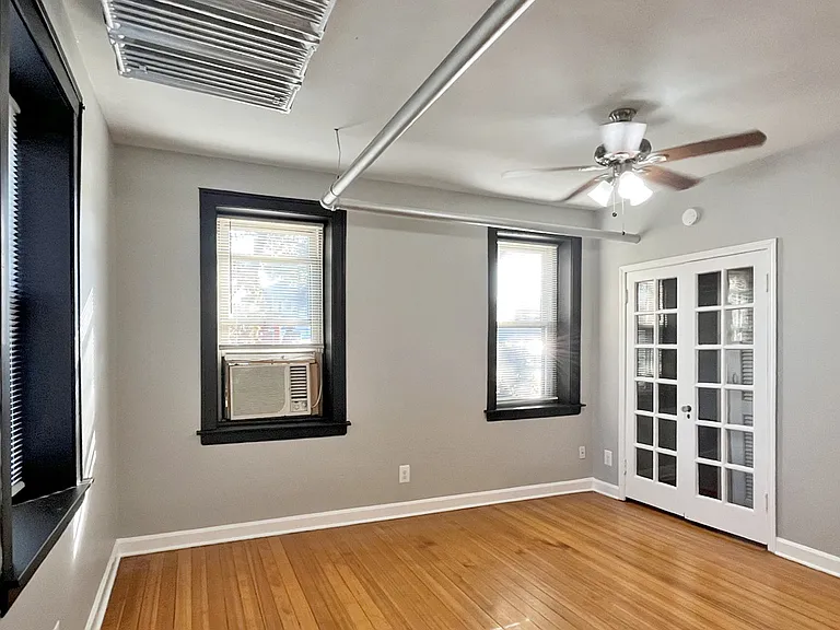 411-419 Thatcher Ave. — Photo 10