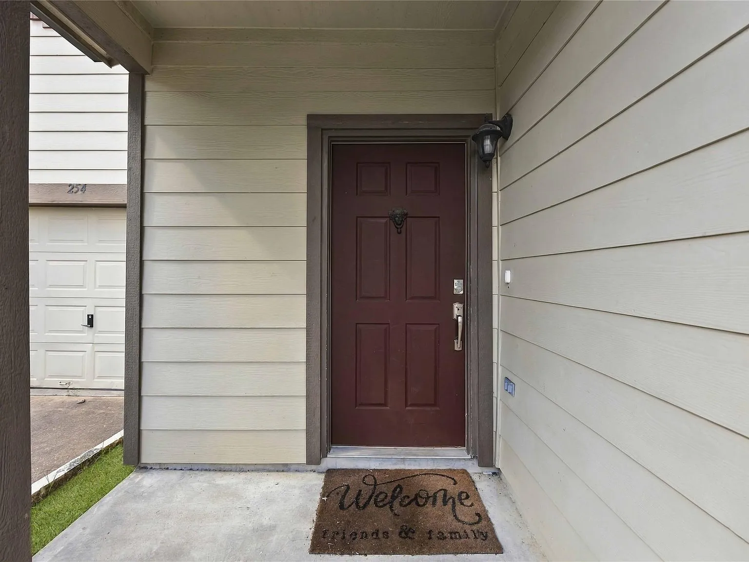 3 bed, 2.5 bath, 1817 sqft, $1,900 — Photo 2