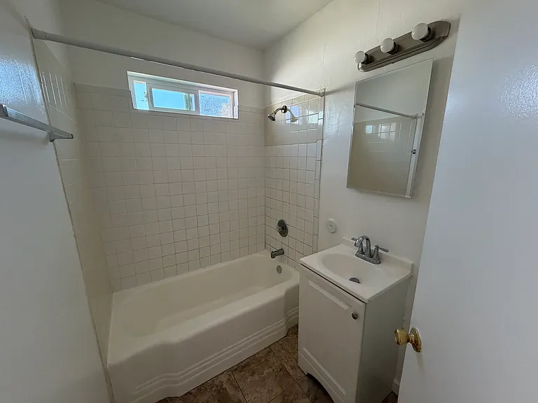300 E 4th St #D — Photo 5