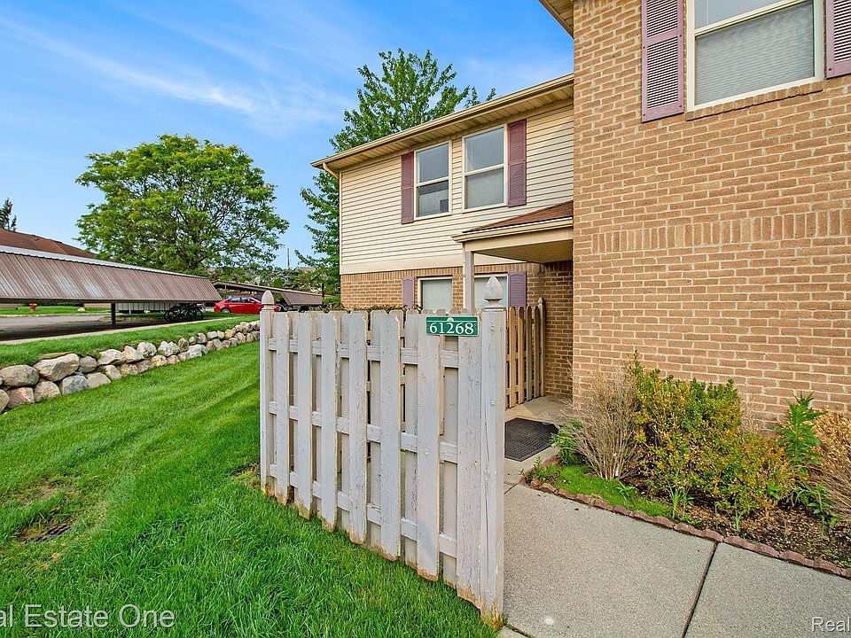 1st image of 61268 Greenwood Dr