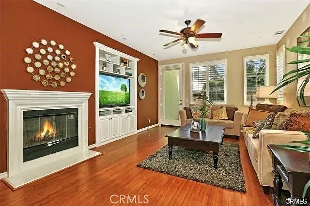 4 bed, 2345 sqft, $5,450 — Photo 2