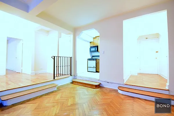 Rented by Bond New York | media 23