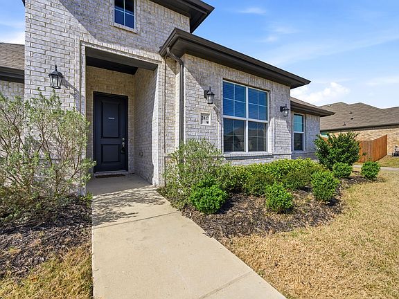 3rd image of 2817 Hudson Dr