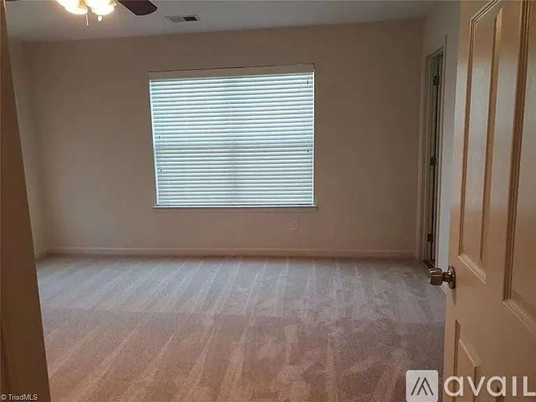 108 Manhattan Ave — Photo 15