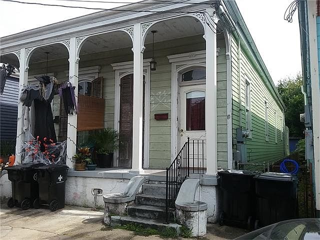 1st image of 923 Mazant St