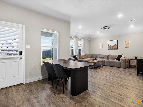 5th image of 908 Gerardia Ct