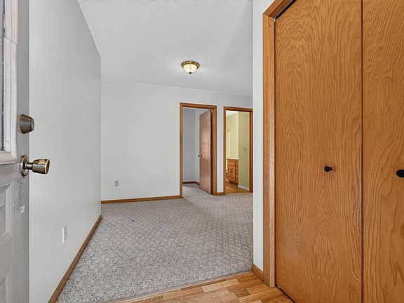 3rd image of 50505 River Rd