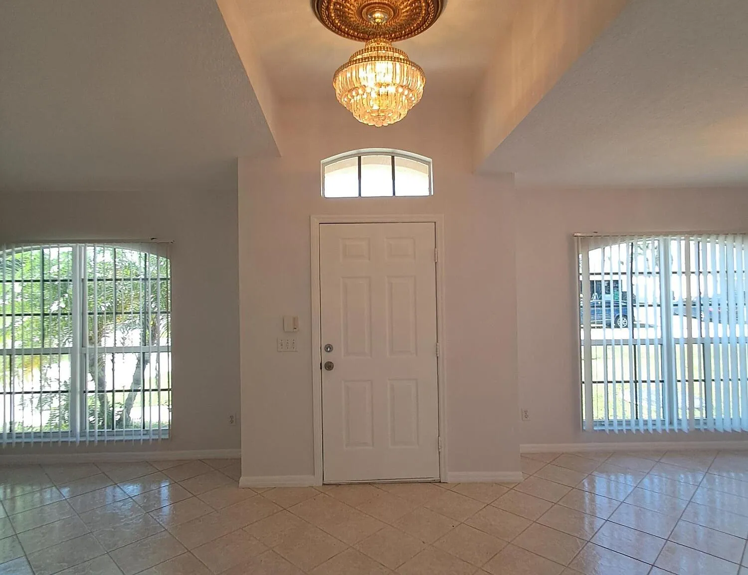 3 bed, 2.0 bath, 1852 sqft, $2,600 — Photo 4
