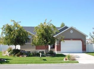 1206 S Inverness Dr, Syracuse, UT 84075