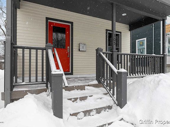 3rd image of 305 Donald Pl SE