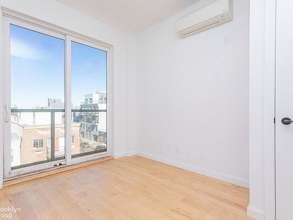 5th image of 314 Evergreen Ave #2K