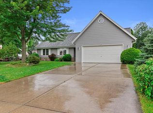 7141 S Beachwood Ct, Franklin, WI 53132