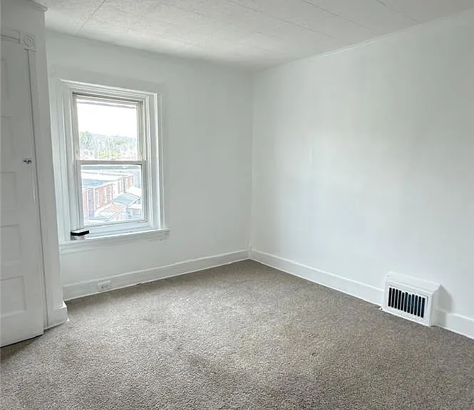 450 Hanover Ave — Photo 17
