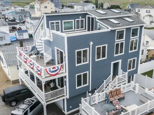 52 Brown Avenue, Hampton, NH 03842