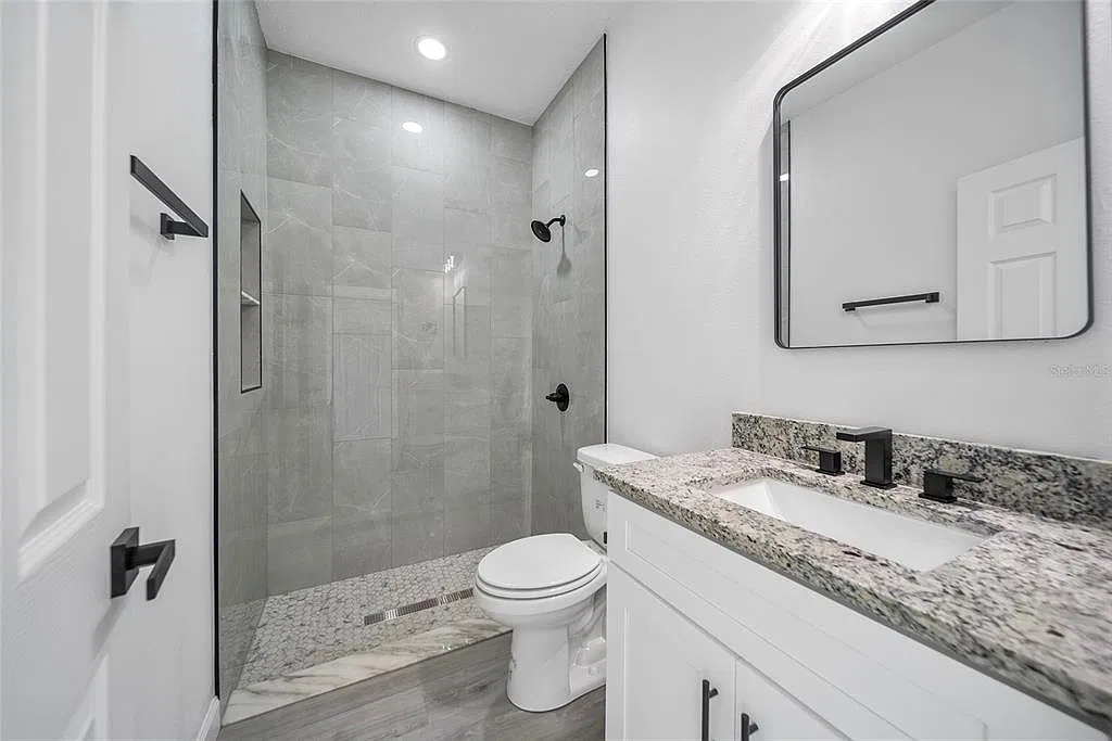 3 bed, 3.0 bath, 1723 sqft, $2,350 — Photo 3