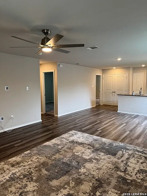 3 bed, 2.0 bath, 1276 sqft, $2,095 — Photo 3