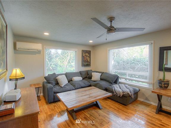5th image of 1139 Eastside St NE