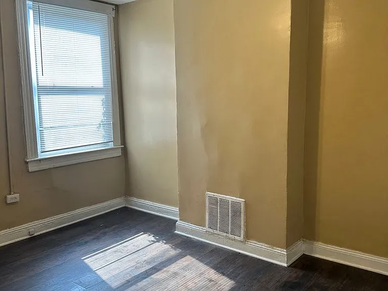 1649 N Fulton Ave — Photo 9