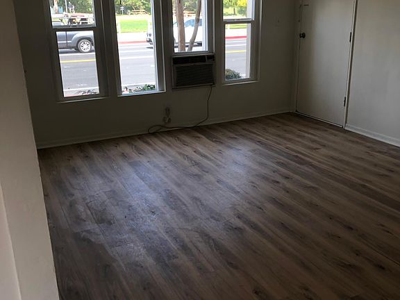3rd image of 12062 Moorpark St APT 1