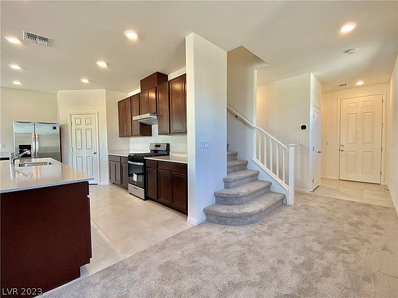 3rd image of 8180 Desert Cassia Ave