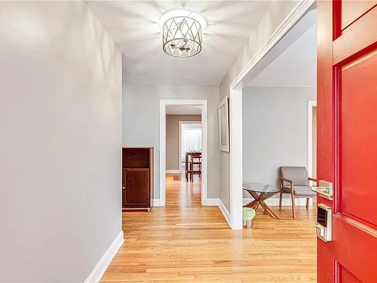 1973 Desmond Dr — Photo 2
