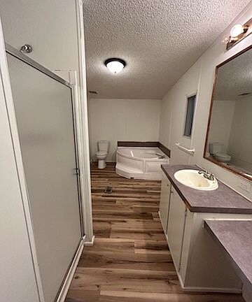 3rd image of 8401 Shady Oak Ln