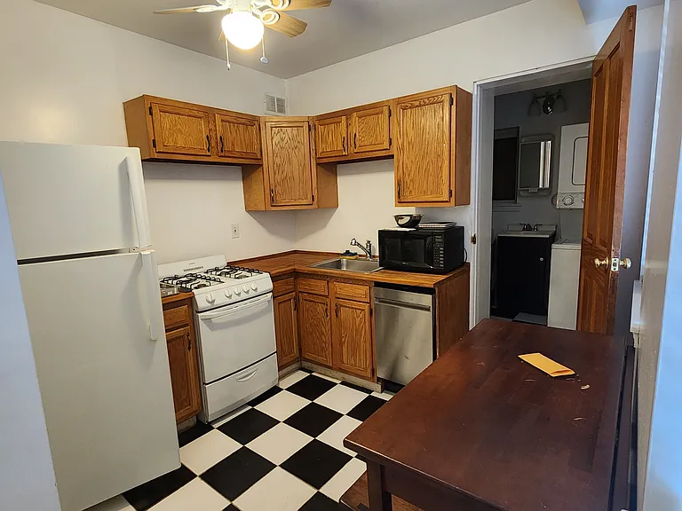 2108 Fleet St — Photo 3
