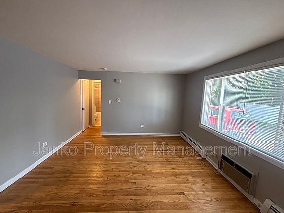 3rd image of 10720 S Ridgeland Ave APT 4