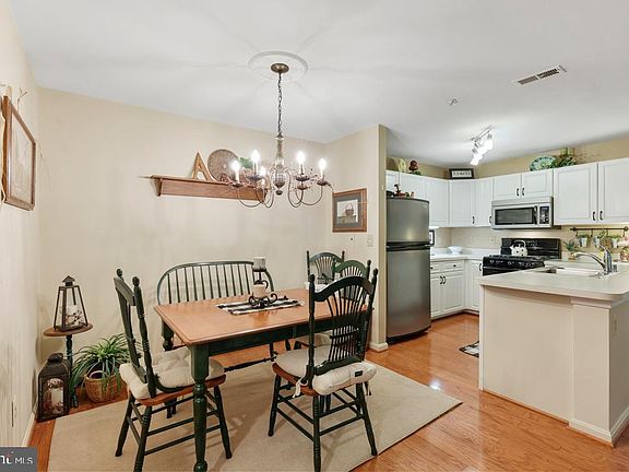 3rd image of 400 Plumbridge Ct Unit 102