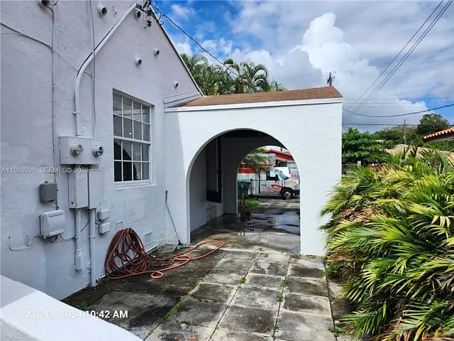 1023 SW 12th Ct — Photo 6