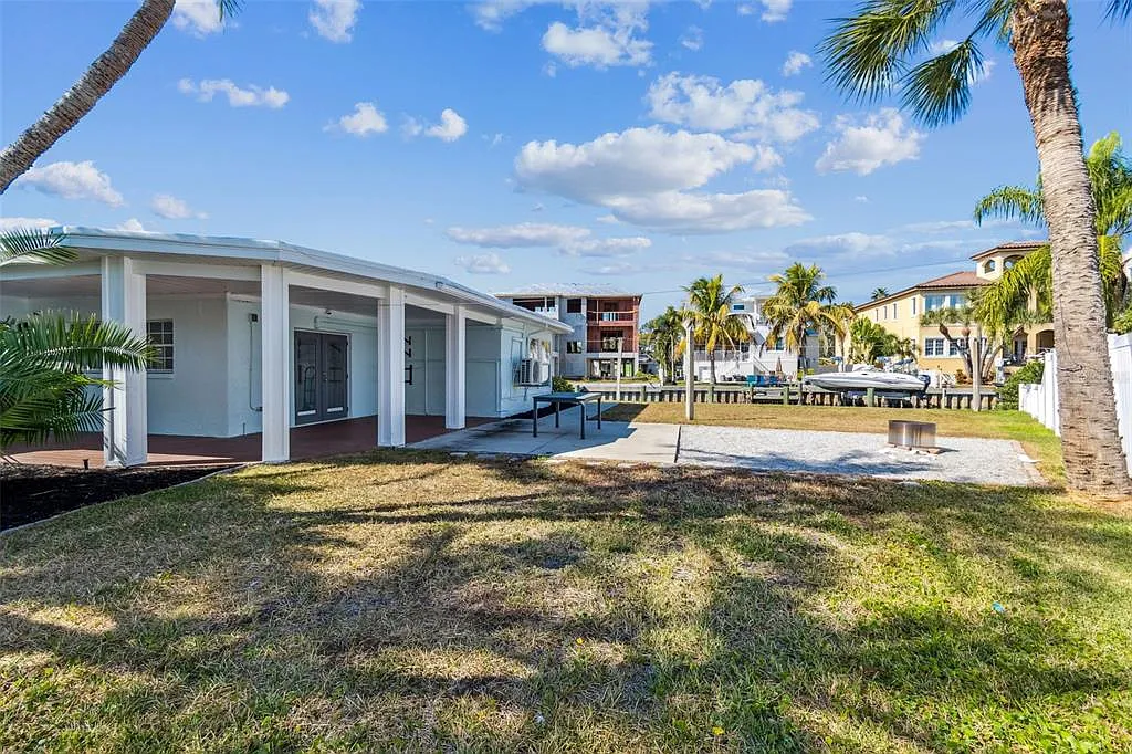 2 bed, 1.0 bath, 1735 sqft, $4,750 — Photo 3