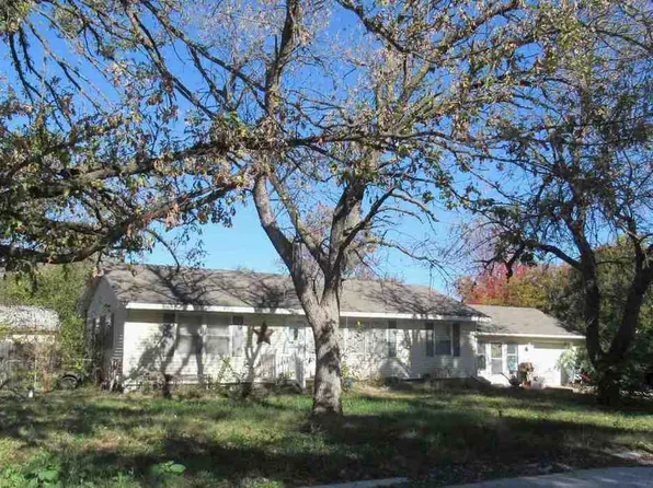 120 E 9th St, Halstead, KS 67056