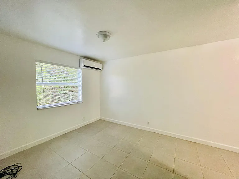 NW 43rd St — Photo 10