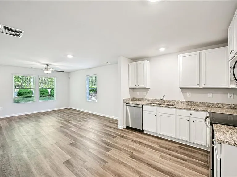 4437 Ben Hill Rd — Photo 9