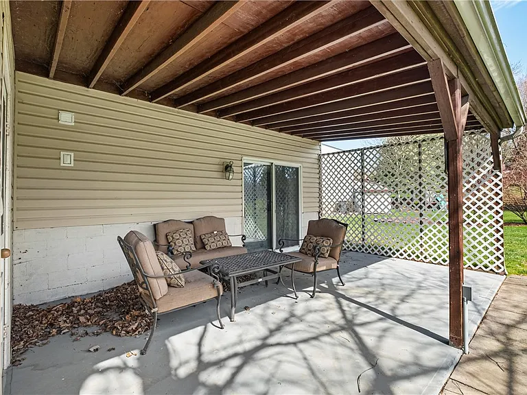 16 Wheatfield Dr — Photo 22