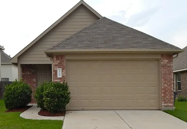 19146 Sandelford Dr — Photo 1