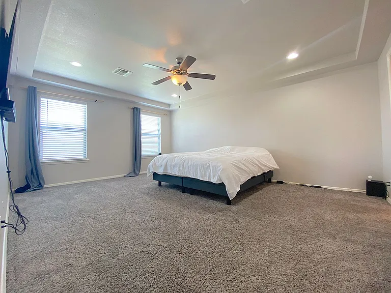 528 Delancey St — Photo 17