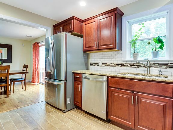 3rd image of 39 Ossman Ct