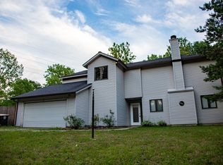 6818 Riverton Dr, Fort Wayne, IN 46825