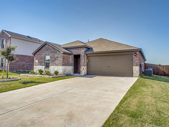 2nd image of 207 Pine Hollow Way