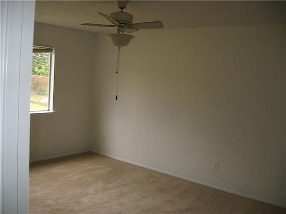 4th image of 7504 Loganberry Dr